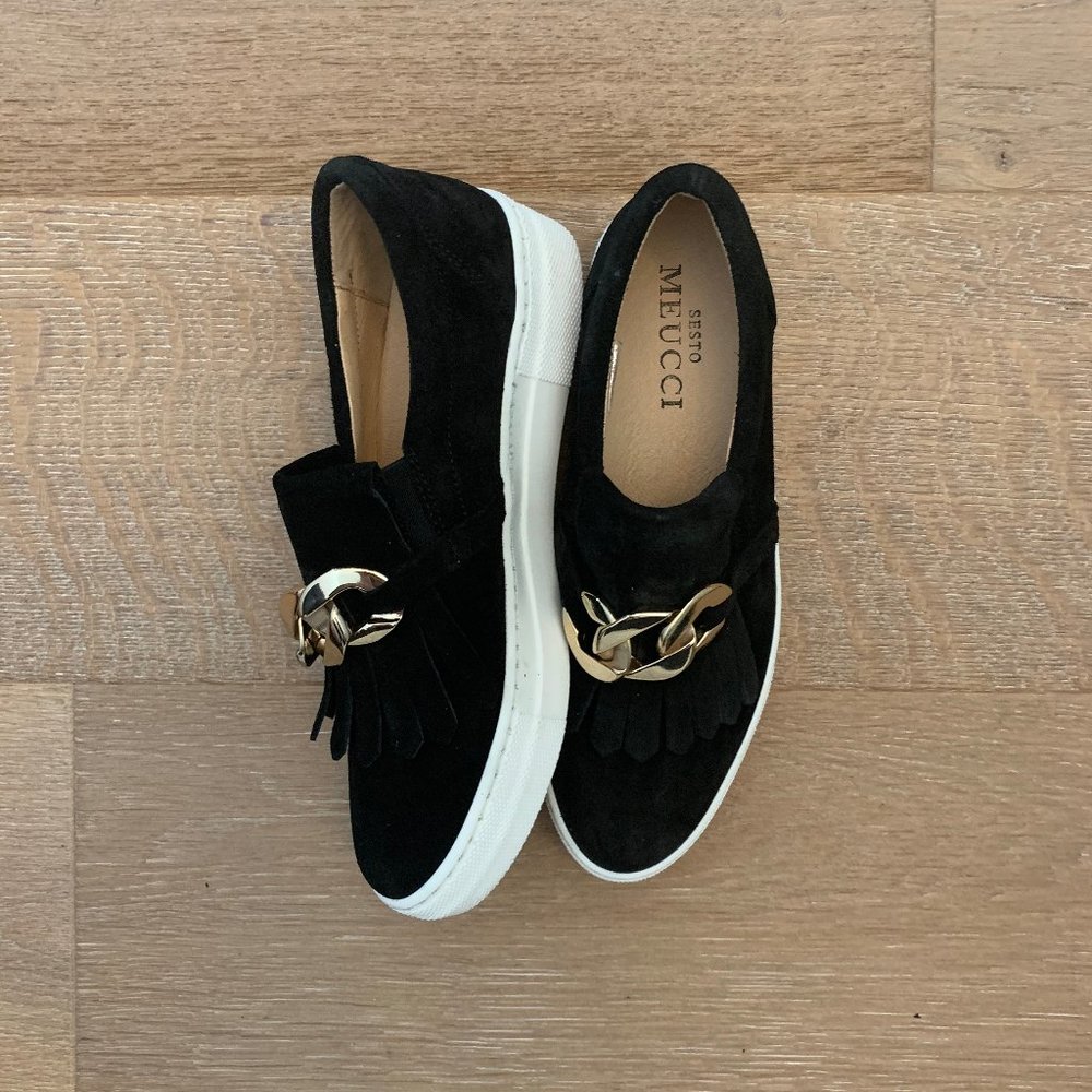 Sesto Meucci Black Suede Loafer Sneaker Gold Chain